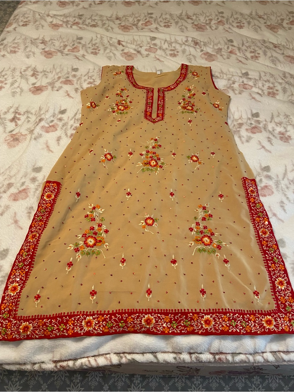 Indian Embroidered Beige & Red Floral Salwar Kameez Suit 3 Piece Size L(40) New